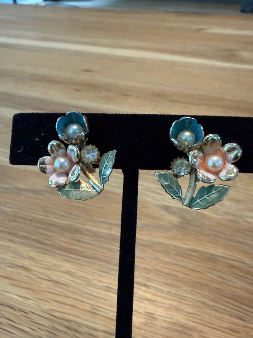 1950’s VTG Floral Screwback Costume Earrings Pearl, Rhinestone, Pink & Green